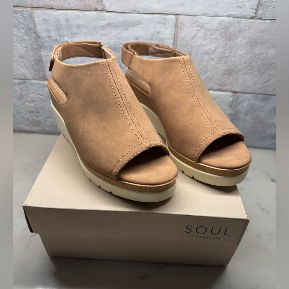 SOUL Naturalizer Comfort Wedge Sandals Tan Open Toe Zip Platform Size 10